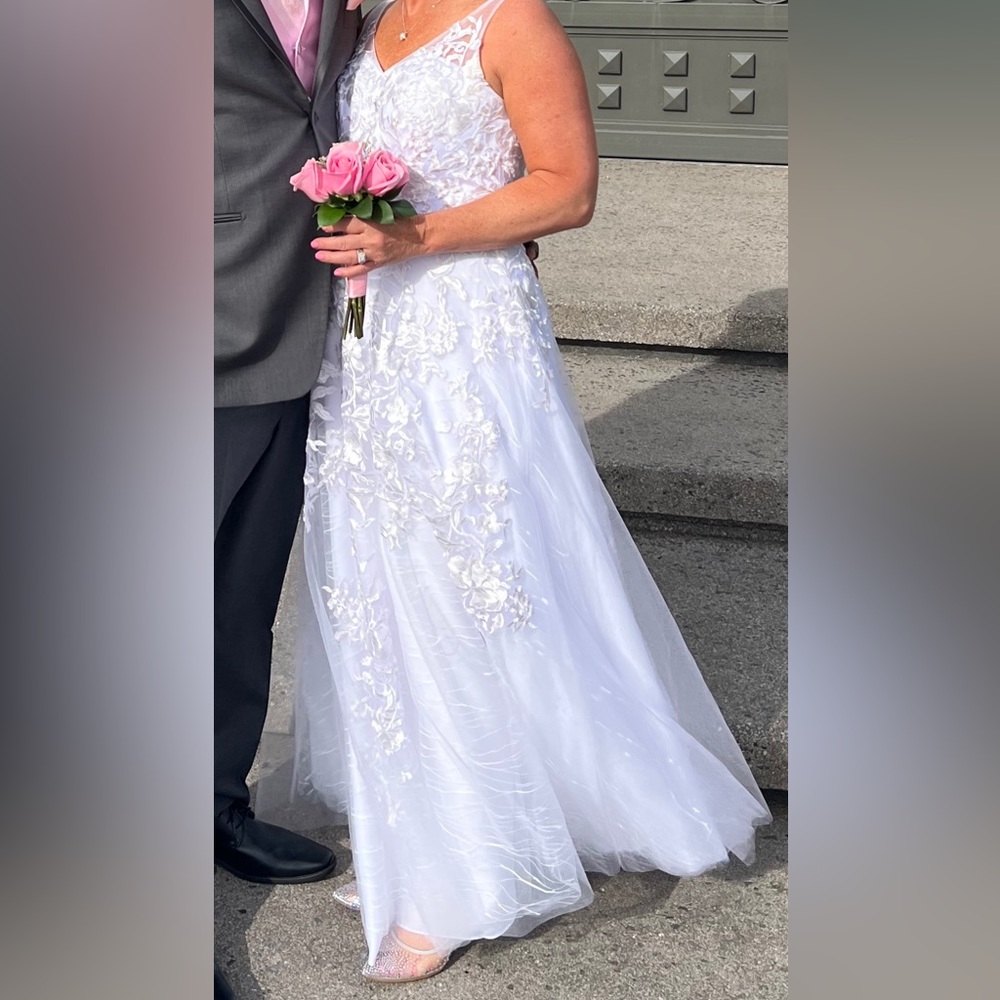 Bridal gown with flowered detail